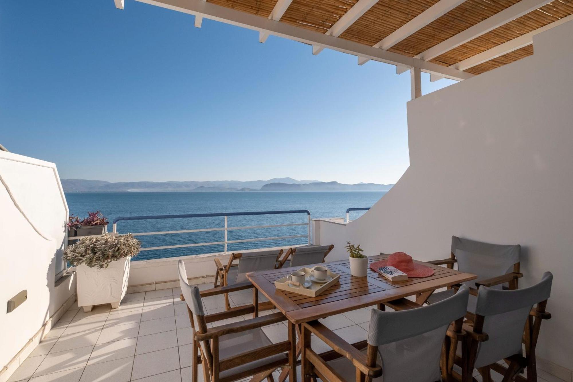 Luxurioeses Apartment Mit Einem Schlafzimmer Direkt Am Wasser, Meerblick Kivérion Eksteriør bilde