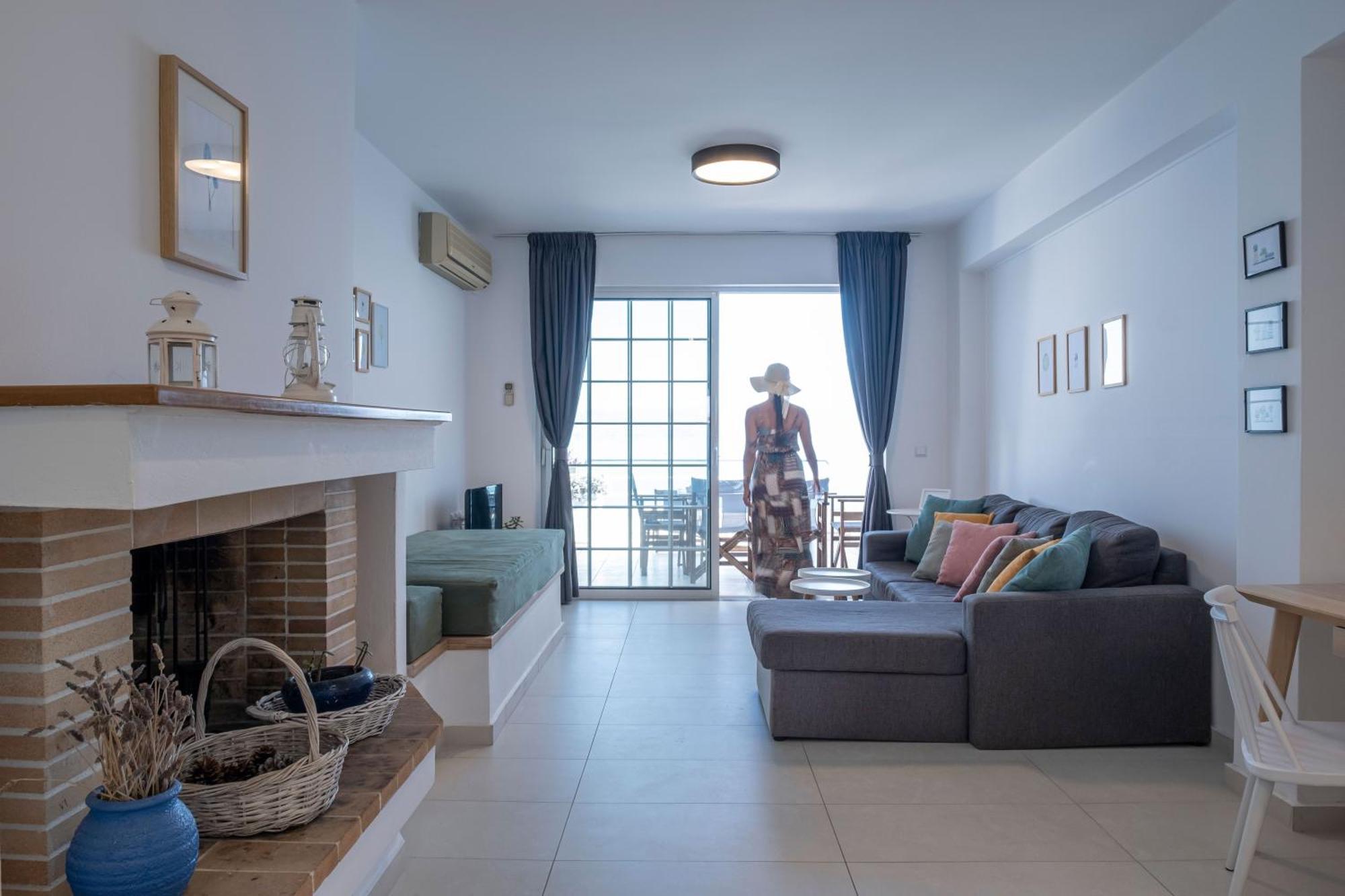 Luxurioeses Apartment Mit Einem Schlafzimmer Direkt Am Wasser, Meerblick Kivérion Eksteriør bilde