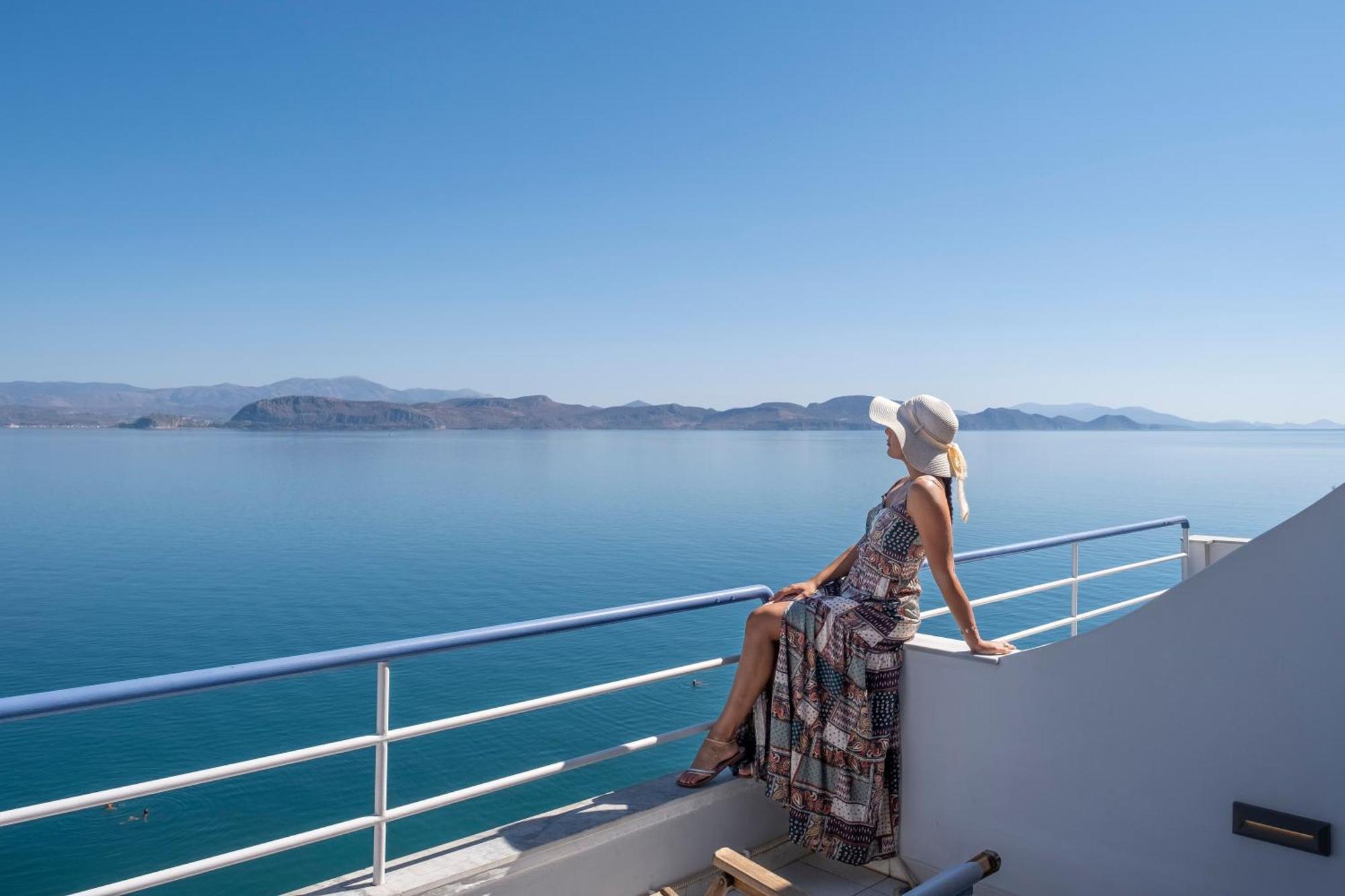 Luxurioeses Apartment Mit Einem Schlafzimmer Direkt Am Wasser, Meerblick Kivérion Eksteriør bilde