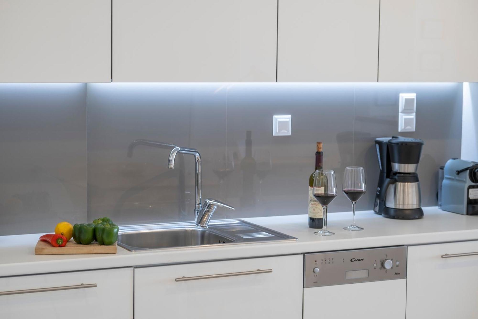 Luxurioeses Apartment Mit Einem Schlafzimmer Direkt Am Wasser, Meerblick Kivérion Eksteriør bilde