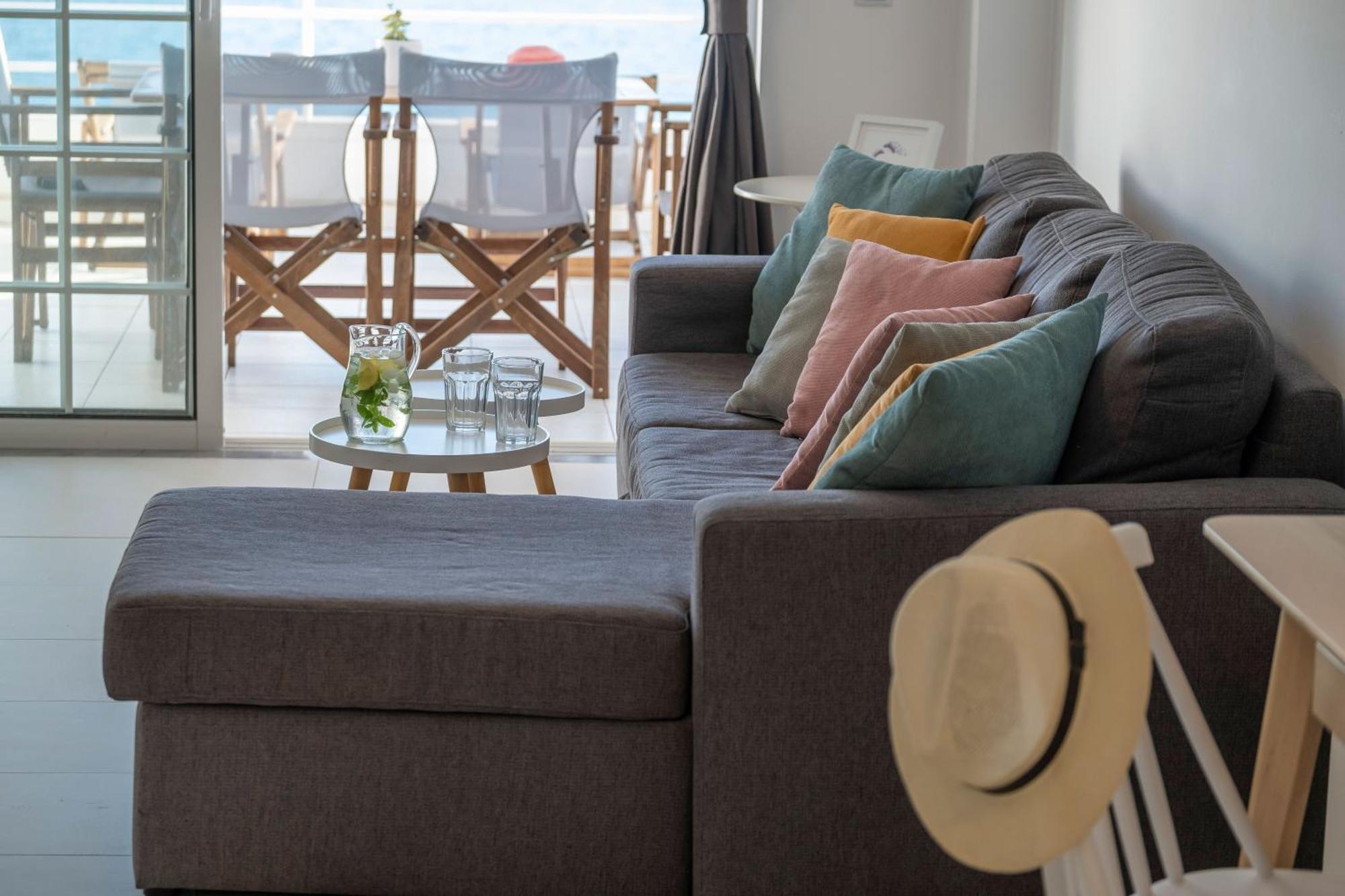 Luxurioeses Apartment Mit Einem Schlafzimmer Direkt Am Wasser, Meerblick Kivérion Eksteriør bilde
