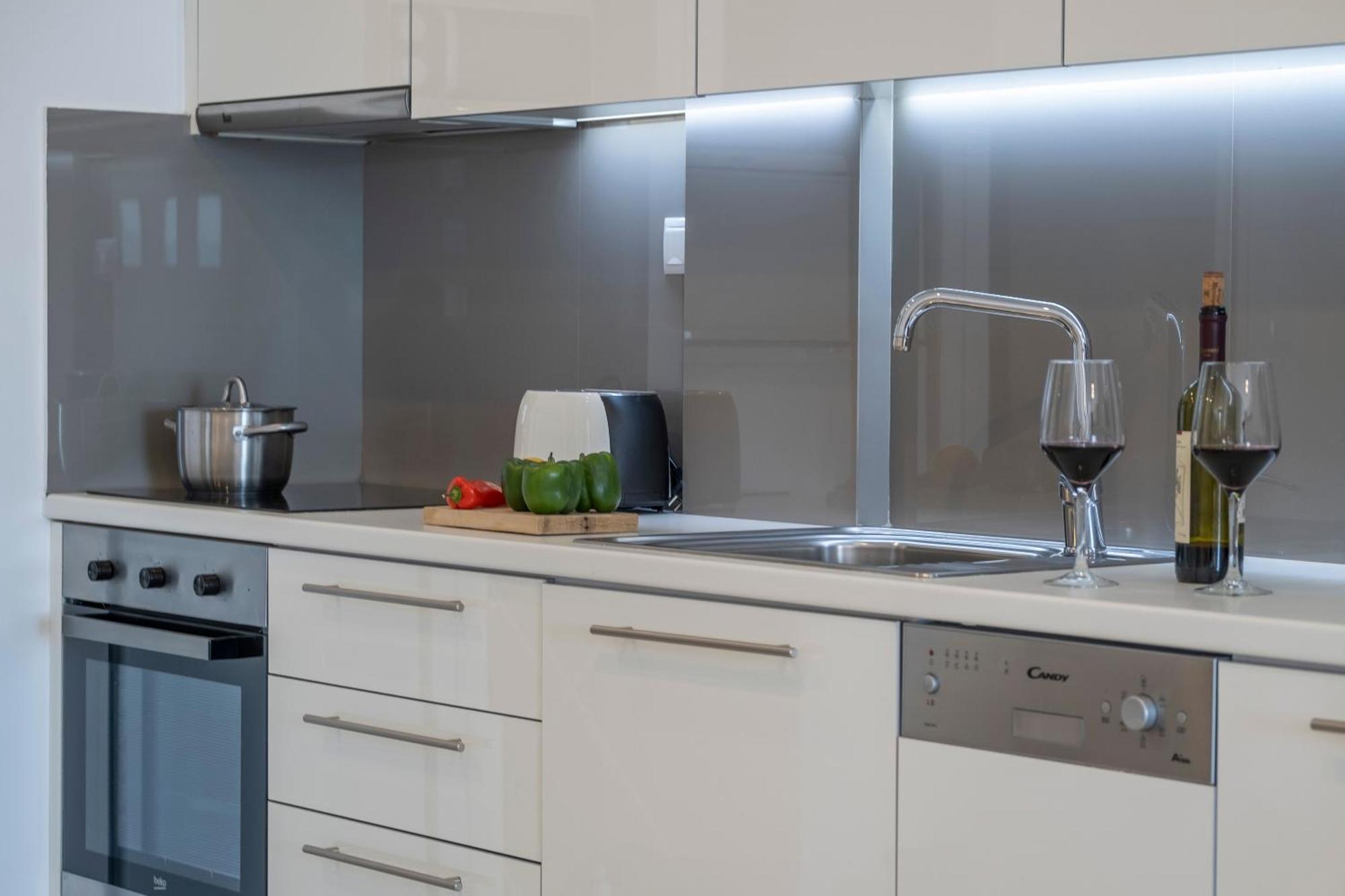Luxurioeses Apartment Mit Einem Schlafzimmer Direkt Am Wasser, Meerblick Kivérion Eksteriør bilde